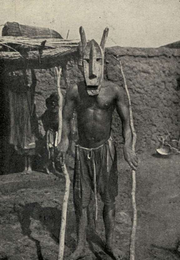 “Suruku” hyena mask, Korè initiation society, Mali, between Ségou and Bamako, circa 1900. © Photo archive, AGMAfr or General Archives of the Missionaries of Africa in Rome