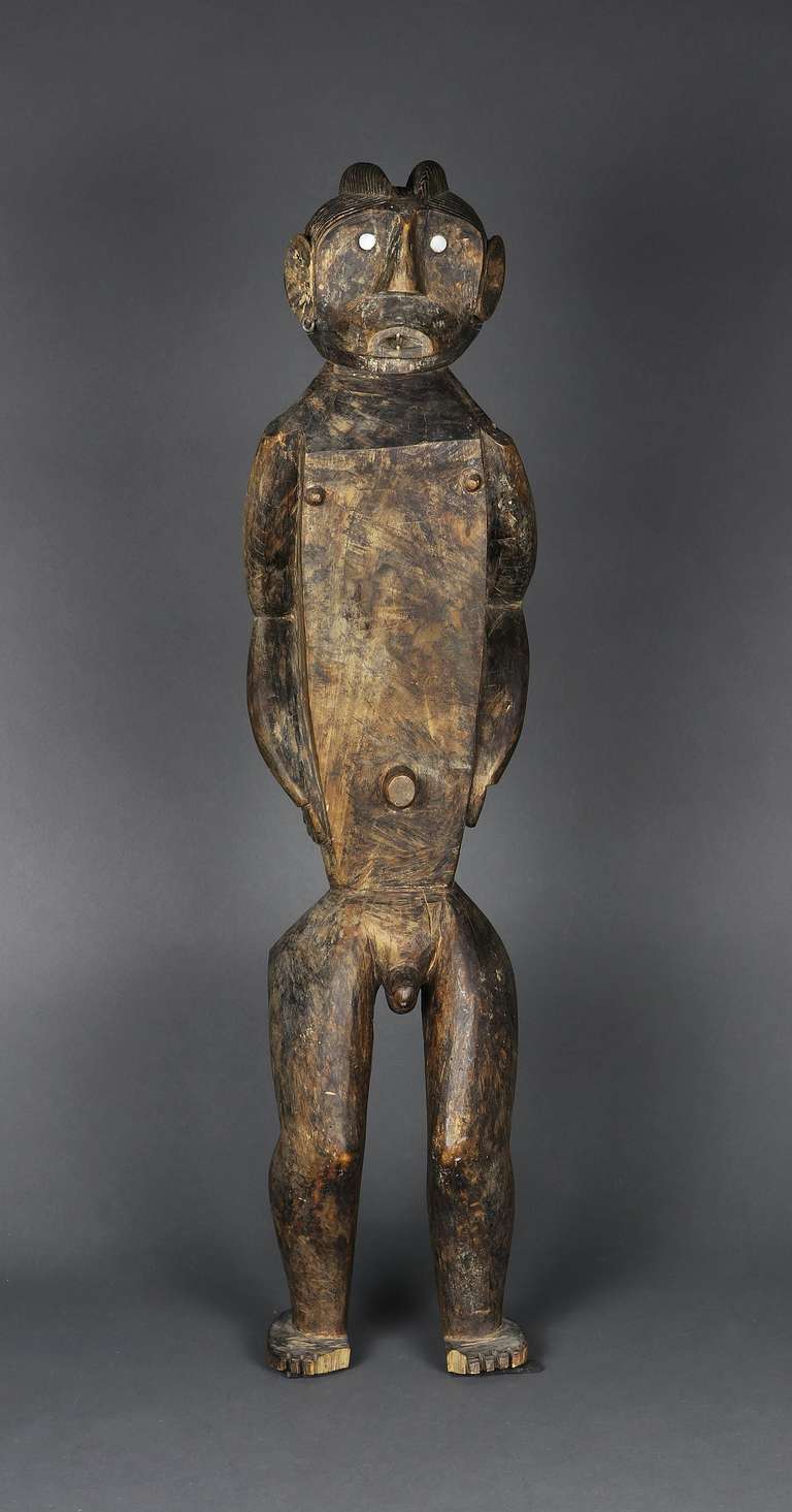 Statue masculine, origine inconnue. Avant 1880. Bois, nacre, métal. © Muséum d’Histoire naturelle, La Rochelle - MHNLR, R. Vincent