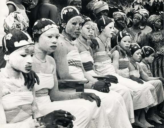 Jeunes filles initiées du Sande, Yambama, Sierra Leone, 1974 © Rebecca Busselle
