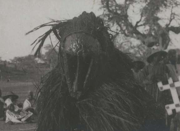 “Dama mask: black monkey”. Mali, Bandiagara, 1931. Marcel Griaule © musée du quai Branly - Jacques Chirac