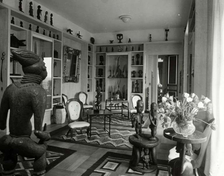 View of Helena Rubinstein’s apartment in Paris, with the ‘Bangwa Queen' © Archives Helena Rubinstein