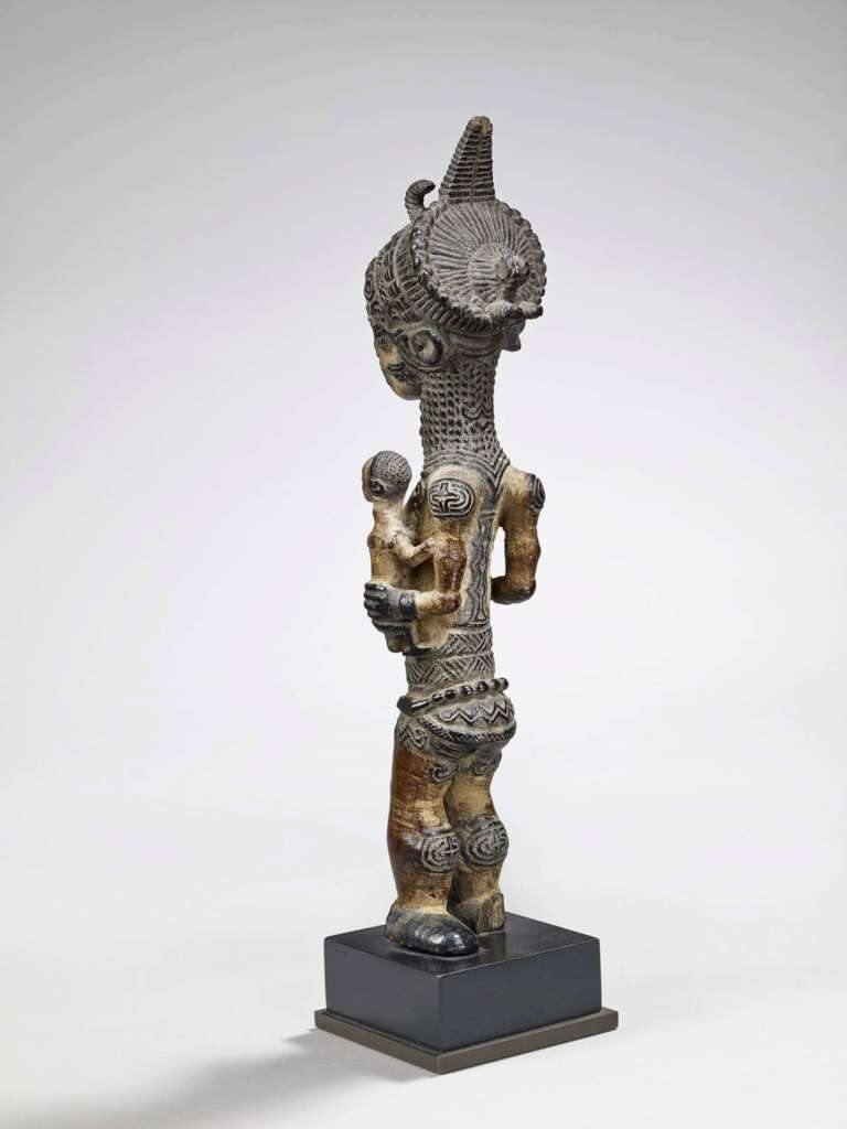 Female bwanga bwa Cibola statue from the former Karel Timmermans and Marc Ladreit de Lacharrière collection.  © musée du quai Branly - Jacques Chirac, photo Claude Germain