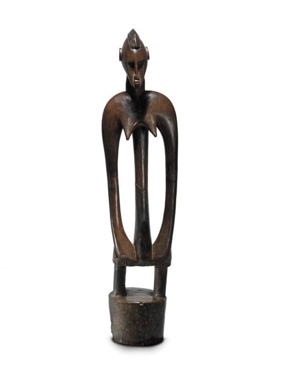Statue féminine deble. Sénoufo, Côte d’Ivoire/Burkina-Faso. Avant 1964. Ancienne collection Myron Kunin. Collection privée. Photograph Courtesy of Sotheby’s, Inc. © 2014