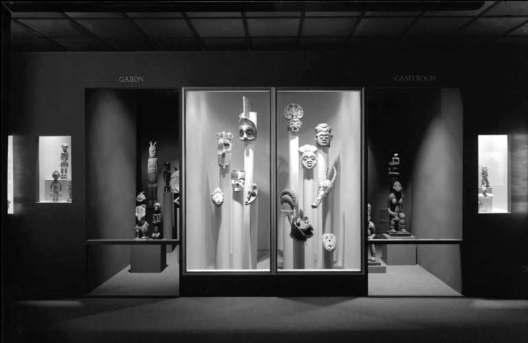 Records of the Department of Photography. African Sculpture. [05/20/1970 - 06/21/1970]. Installation view: Gabon, Cameroon.© Brooklyn Museum Archives