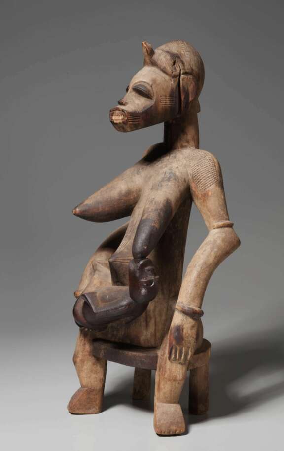 Maternité sénoufo allaitant. © The Cleveland Museum of Art, James Albert and Mary Gardiner Ford Memorial Fund 1961.198