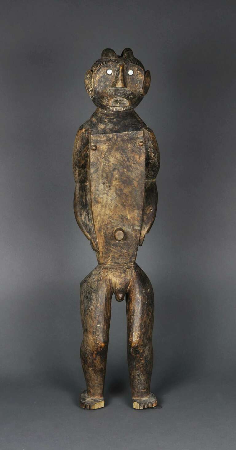 Male statue, unknown origin. Pre-1880. Wood, mother-of-pearl and metal. © Muséum d’Histoire naturelle, La Rochelle - MHNLR, R. Vincent