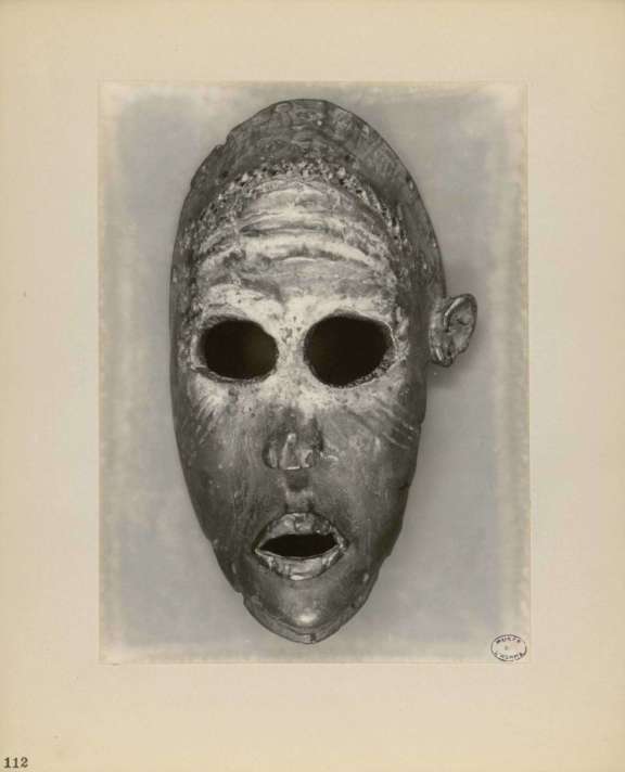 The Dan mask photographed in 1935 by Walker Evans for the “African Negro Art” exhibition at the Museum of Modern Art in New York. Walker Evans © musée du quai Branly - Jacques Chirac / © Walker Evans Archive, The Metropolitan Museum of Art