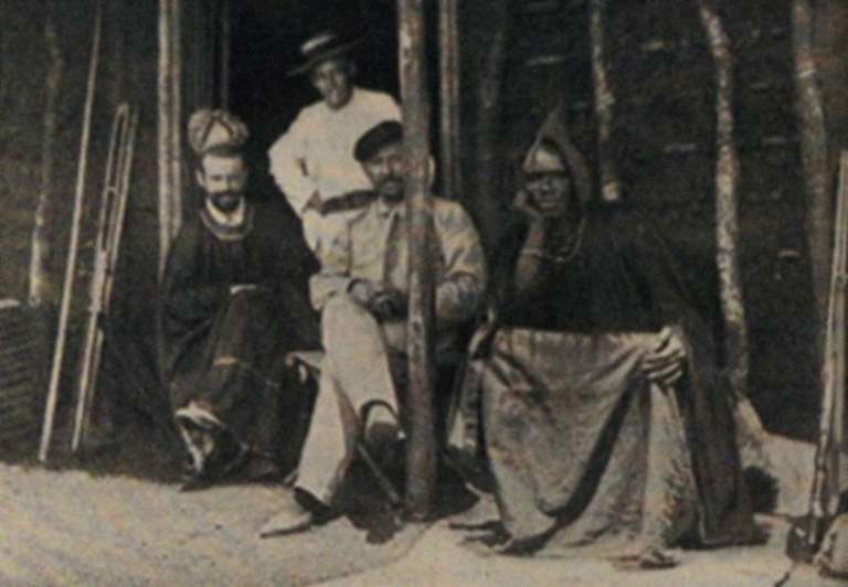 Gustav Conrau, Eugen Zintgraff and Galega I, fon of Bali, west of Bamenda, circa 1896. © D.R.