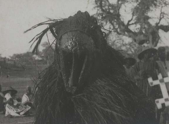 « Masque du Dama : singe noir ». Mali, Bandiagara, 1931.	Marcel Griaule © musée du quai Branly - Jacques Chirac