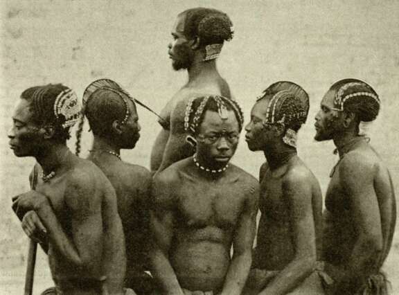 Male headpiece from the people of the Ubangi River, Ngbandi-Sango people, circa 1894. © D.R.
