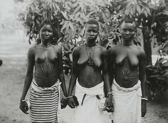 Jeunes femmes Senoufo, 1930-1939. Anonyme © musée du quai Branly - Jacques Chirac