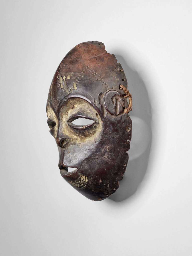 Anthropomorphic bwami mask