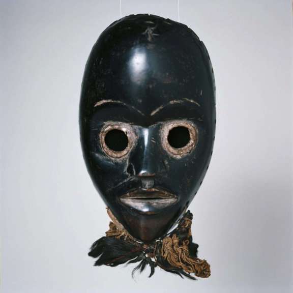 “Gunyege” racing mask, Côte d’Ivoire, Man region. Dan people. Wood, monkey skin and cotton. © musée du quai Branly - Jacques Chirac, photo Sandrine Expilly