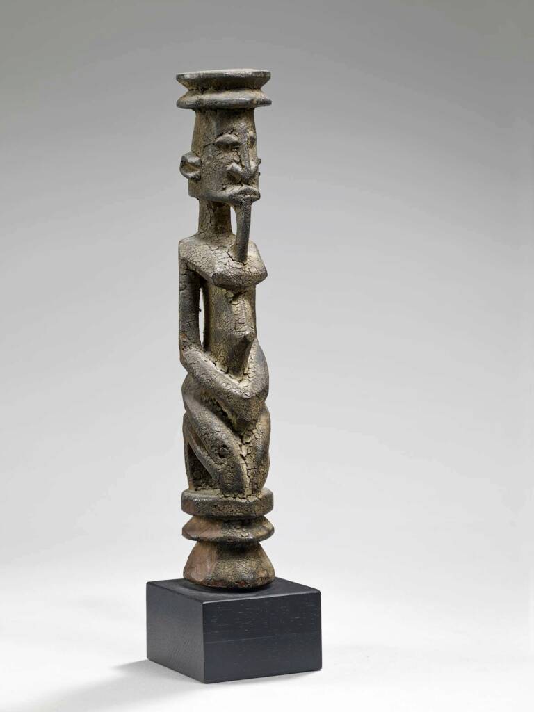 Statue féminine agenouillée, Dogon, Mali, 19e siècle, 70.2017.66.5