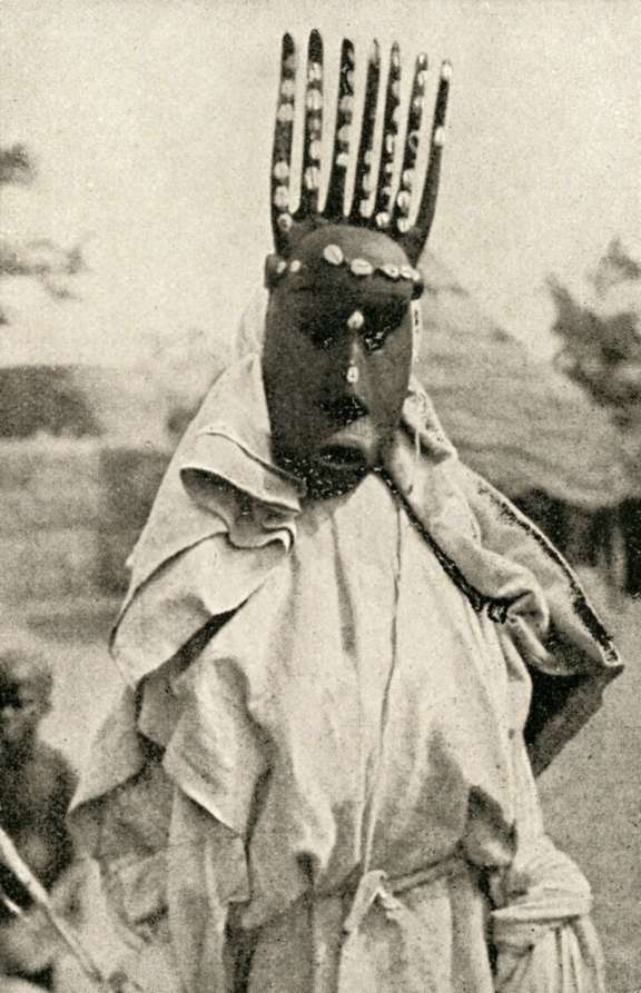 “N’tomo” mask circa 1900 Mali, between Ségou and Bamako. © Photo archive, AGMAfr or General Archives of the Missionaries of Africa in Rome  