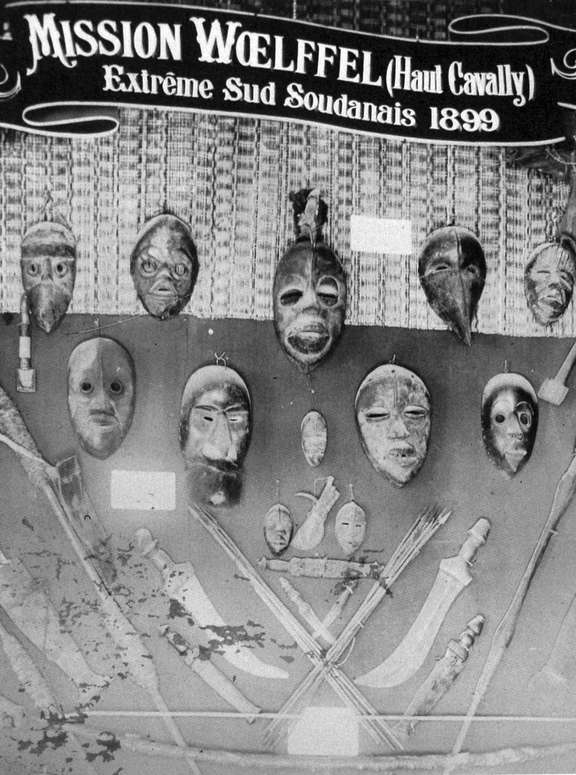Masques rapportés par la mission Woelffel, exposition universelle de 1900, Paris © D.R.