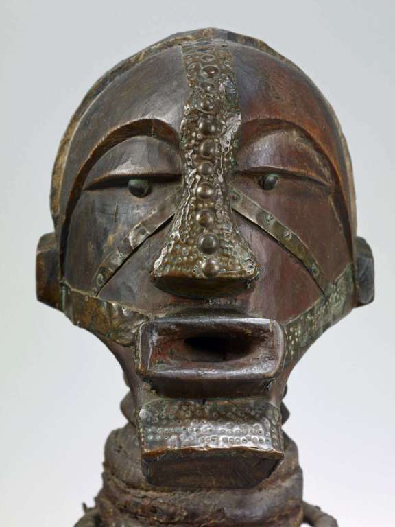 Detail of the face of the Songye nkishi © musée du quai Branly - Jacques Chirac, photo Claude Germain
