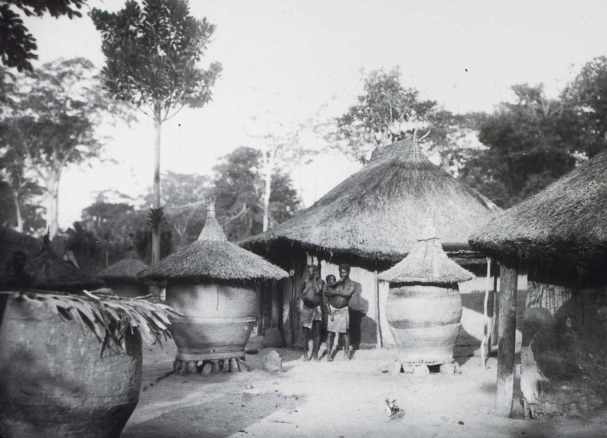 Village baoulé avec greniers, 1926. Edgar Aubert de la Rüe © musée du quai Branly - Jacques Chirac