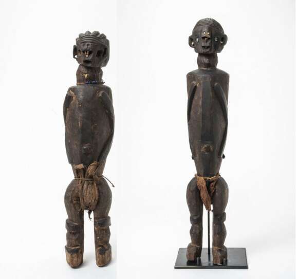 Male Gbaya statute, eastern Cameroon. Wood, cowries, bark, fabric and plant fibres. © Museum Fünf Kontinente, Munich, photo: Marietta Weidner, Inv.-Nr. 15-17-17