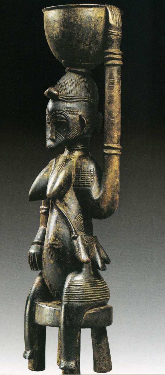Statue féminine porteuse de coupe, Sénoufo. © D.R