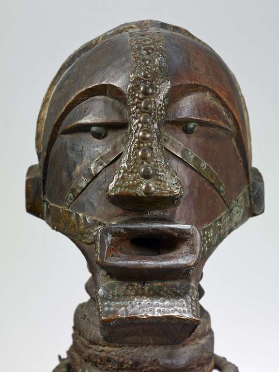 Détail du visage du nkishi songye © musée du quai Branly - Jacques Chirac, photo Claude Germain