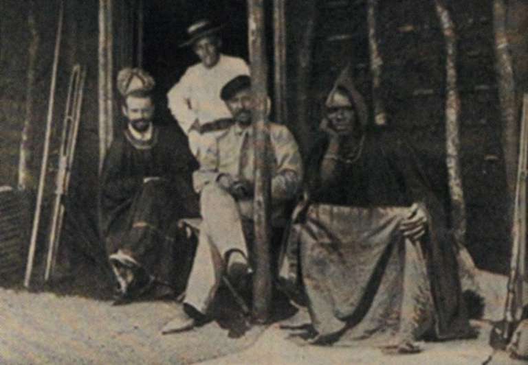 Gustav Conrau, Eugen Zintgraff et Galega Ier, fon de Bali, ouest de Bamenda, vers 1896. © D.R.