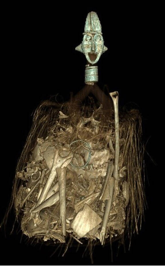 Vue de l’intérieur du panier : on observe l’enchevêtrement des os où se mêlent fragments de mandibule, morceaux de crâne et os longs. © Musée du quai Branly - Jacques Chirac