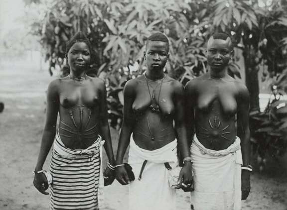 Young Senufo girls, 1930–1939. Anonymous. © musée du quai Branly - Jacques Chirac