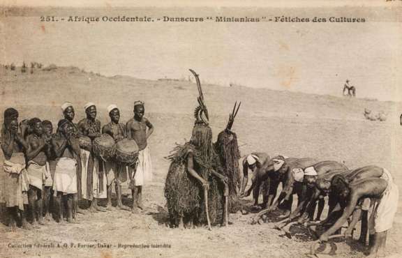 “Ci wara” masks between 1900 and 1910. Mali, Koutiala region. Bamana –Minianka peoples. Edmond Fortier © musée du quai Branly - Jacques Chirac