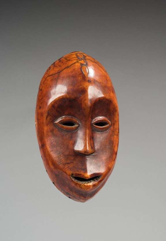 Masque "idimu", Lega, Musée Royal de l'Afrique centrale, donation Daniel Biebuyck. 	© EO.1955.3.53, collection MRAC Tervuren; photo J.-M. Vandyck, MRAC Tervuren