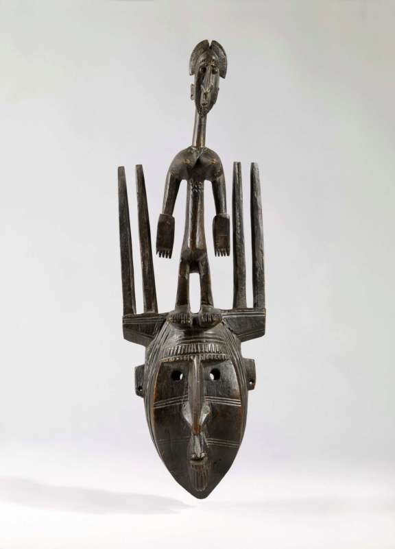 “N’tomo” mask, Mali, Ségou region. Bamana people. © musée du quai Branly - Jacques Chirac, photo Claude Germain