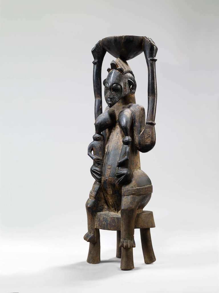 Statue féminine assise allaitante senoufo